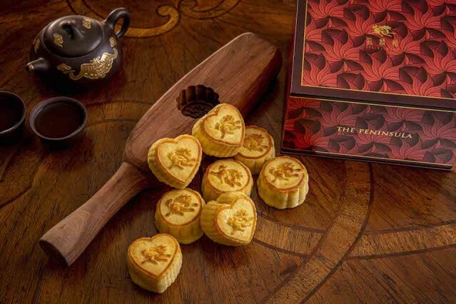香港半島酒店嘉麟樓今年首度推出限量 2,020 盒心形製作的心盈迷你奶黃月餅。