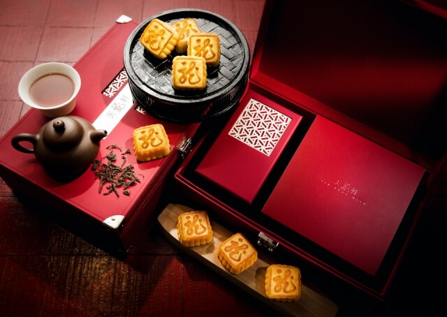 香港麗思卡爾頓酒店米芝蓮二星食府天龍軒有自家製迷你奶皇月餅