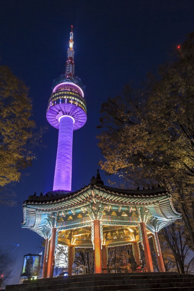 晚上還可以在 N 首爾塔上欣賞夜景,又是另一番感覺。 晚上還可以在 N 首爾塔上欣賞夜景,又是另一番感覺。