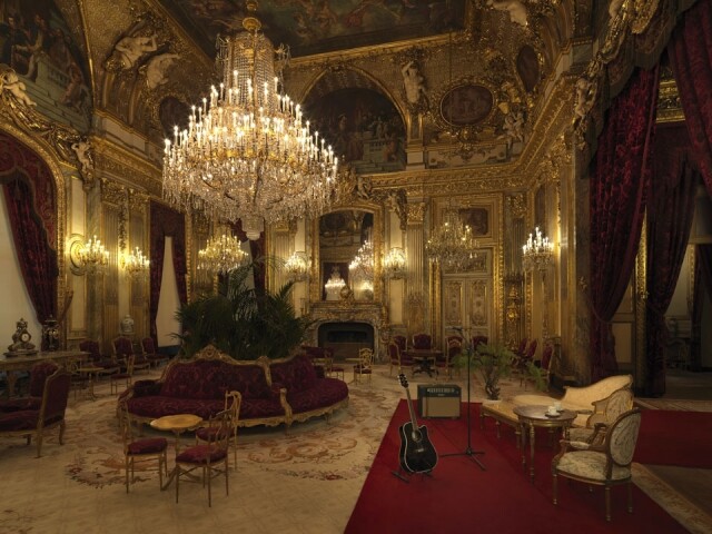 於拿破崙三世套房欣賞音樂