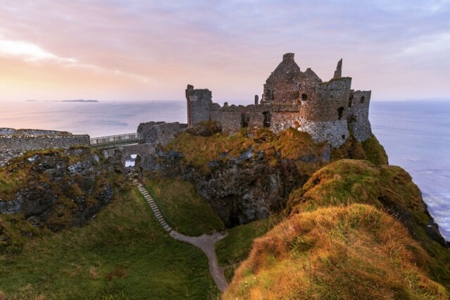 愛爾蘭說得上是個童話國，整個國家約有 3000 座城堡遺址。