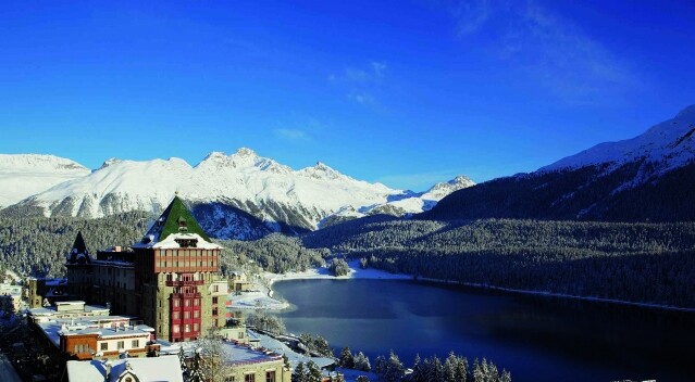 7. 瑞士聖莫里茲酒店推介：Badrutt's Palace Hotel 到瑞士最大的目的當然是飽覽阿爾卑斯山的群山美景及湖畔！要博覽美得像仙境的漂亮雪山不但要到以上男女主角到過的景點，更要入住一間能飽覽阿爾卑斯山美景的酒店。
