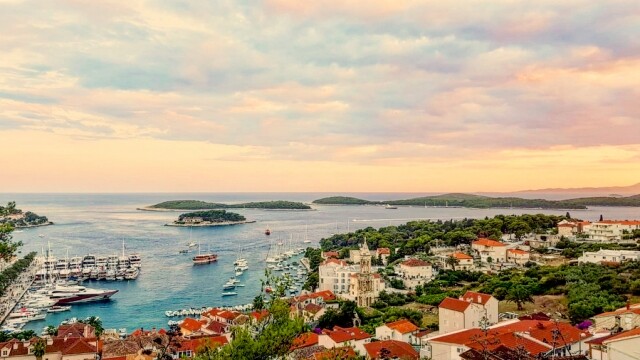 Hvar 是克羅地亞中最受歡迎的一個小島