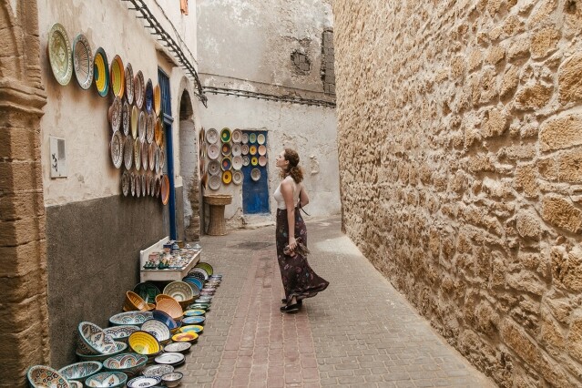 漫步於摩洛哥傳統市集中，搜羅各種傳統特色工藝物品，有如尋寶一樣。
