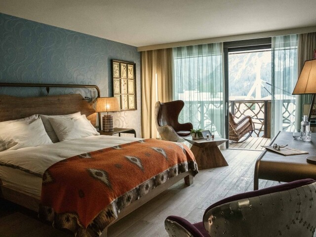 位於 Arosa 的 Valsana 酒店每間客房的設計都自成一格，家具佈置各有特色。