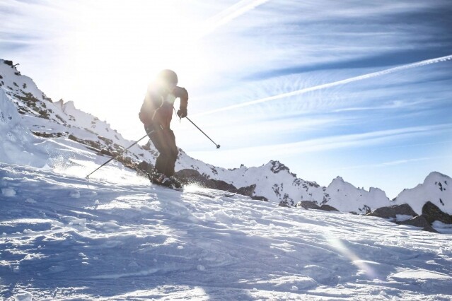 滑雪愛好者可在此體驗世界最長滑雪道、長度達 16 公里著名的 La Sarenne。