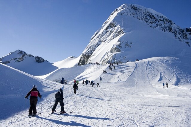 Whistler 是北美規模較大的滑雪勝地之一，每年都會吸引無數滑雪愛好者前來 Whistler 滑雪度假村駐足玩樂。