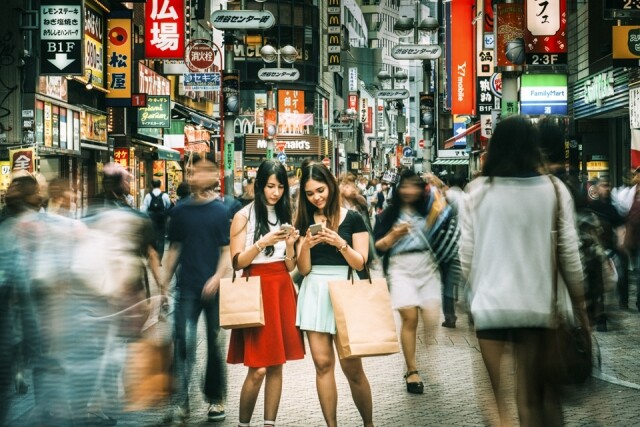 ili 將會於 4 月起於日本各機場、AEON MALL、東京地鐵等遊客常用的交通工具聚合處出租,月費大概是 4000 日元。Logbar 表示,ili 將大概在夏季開賣,售價約是 200 美元。 ili 將會於 4 月起於日本各機場、AEON MALL、東京地鐵等遊客常用的交通工具聚合處出租,月費大概是 4000 日元。Logbar 表示,ili 將大概在夏季開賣,售價約是 200 美元。