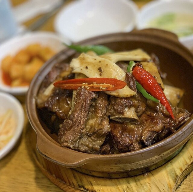 江南麵屋吃的不是韓式燒肉，而是韓式炆豬肋骨。