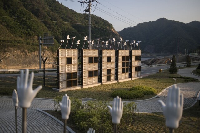 DMZ 團行(半天團)程包括,臨律閣公園、第三隧道 DMZ 團行(半天團)程包括,臨律閣公園、第三隧道