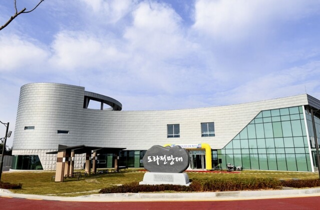 都羅展望台是南韓境內最北的展望台,由韓國軍隊管理。 都羅展望台是南韓境內最北的展望台,由韓國軍隊管理。