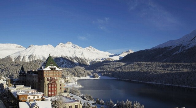 酒店擁有群山、城鎮或湖泊的無敵自然景緻