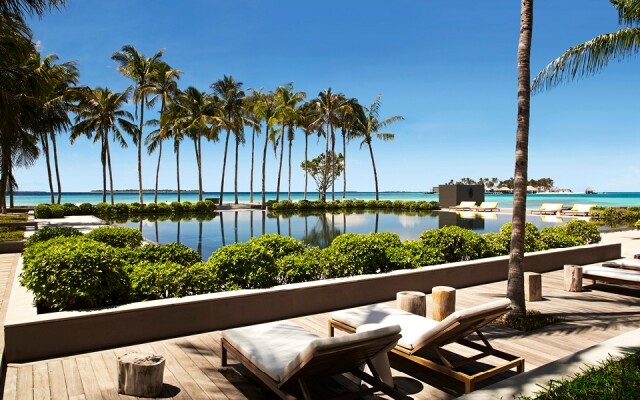 蜜月旅行值得花錢住一趟豪華海島陽光度假酒店。