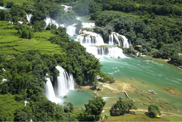 越南高平地質公園內的瀑布。