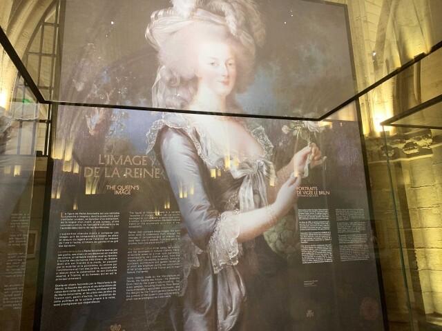 早前於 Conciergerie Paris 舉辦的《Marie-Antoinette, metamorphoses of an image》展覽，展出有關瑪麗皇后的事蹟及有關