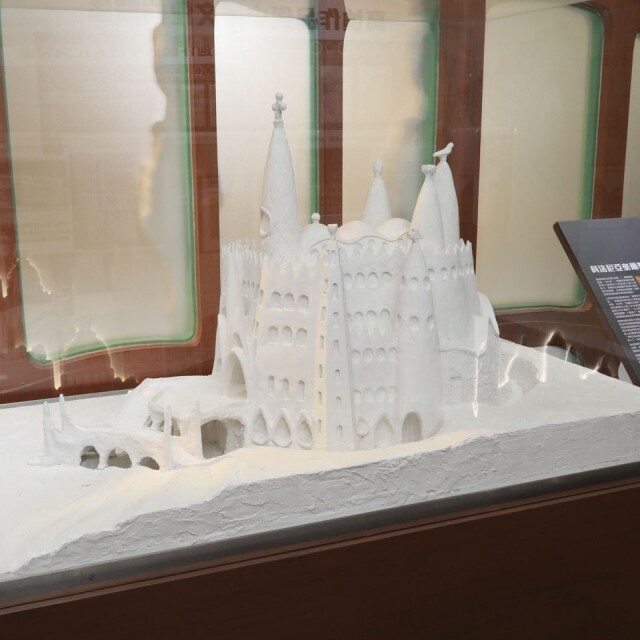 「高迪築.跡」聖誕登場德福廣場 「高迪築.跡」聖誕登場德福廣場