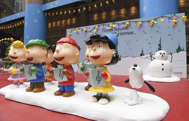與 Snoopy 約定在時代廣場過聖誕