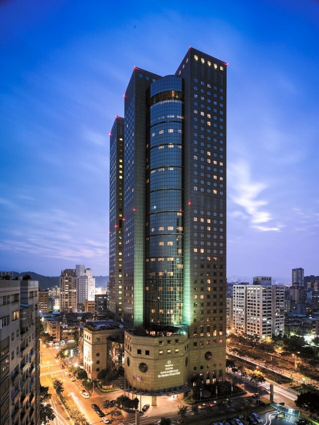 香格里拉台北遠東國際大飯店座落於繁華的敦南商圈