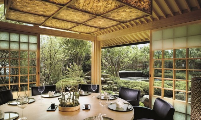餐廳集合日式最經典的鐵板燒、京都懷石、握壽司和天婦羅