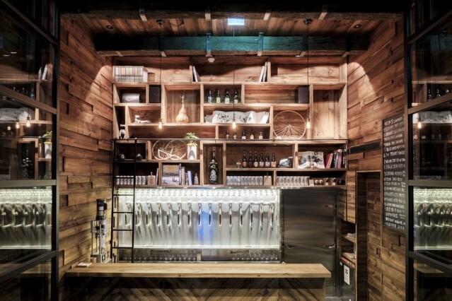 啜飲室是一間專賣精釀啤酒的酒吧