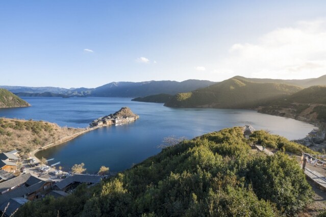 文人常將瀘沽湖比喻為「神仙居住的地方」