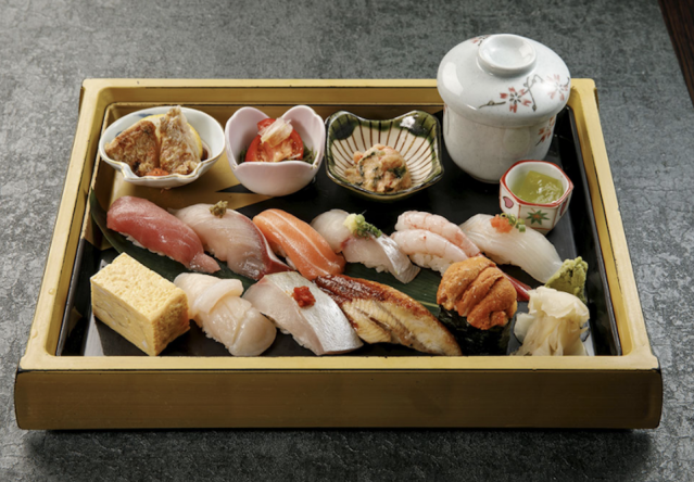 尖沙咀西村日本料理供應壽司外賣自取服務。