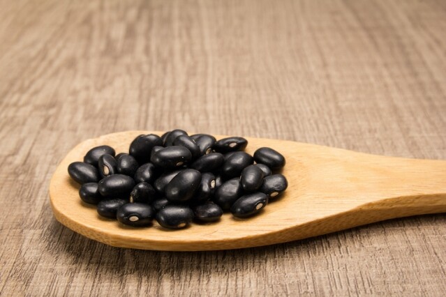 中醫建議「實症經痛」的女性平常可吃點平性食物如黑豆