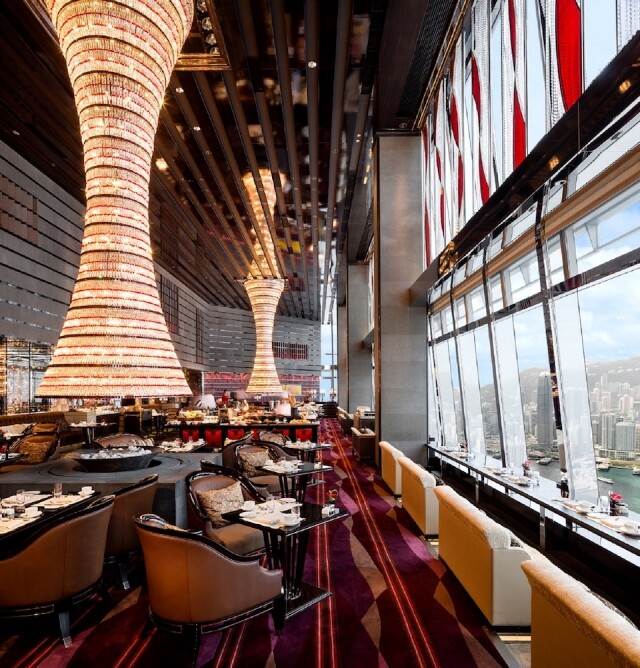 Ritz Carlton The Lounge & Bar 推出情人節自助晚餐。