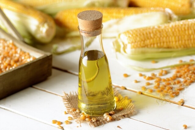 素食者可選用不同種類的健康植物油，如粟米油、芥花籽油、橄欖油和花生油