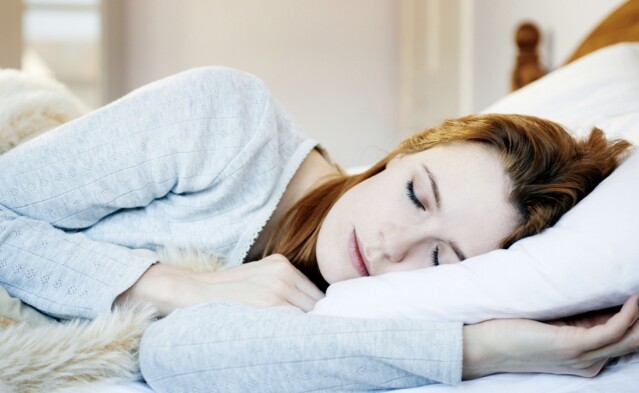 理想的情況下，枕頭應該可以提升你的頭部和頸部，剛好足以讓你保持脊椎垂直。