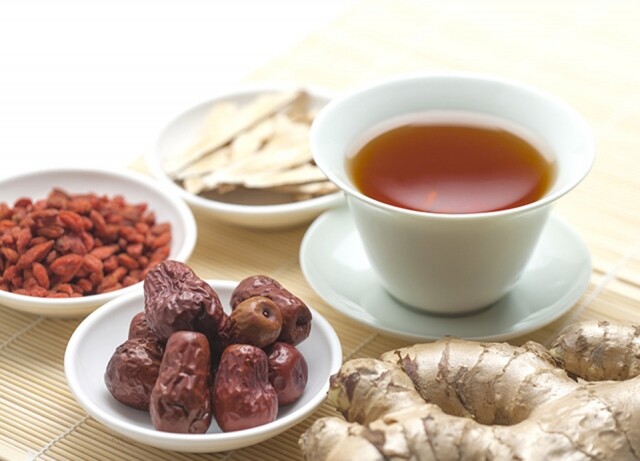 一般女士平日都愛焗紅棗茶來喝，梁醫師稱並非每個人都適合飲用紅棗水。
