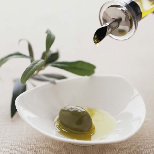 採用橄欖油進行油拔法時，最好選用有機初榨橄欖油