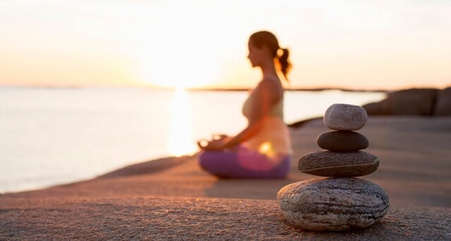 透過冥想、打坐、靜心，聆聽內心的聲音，加上頌缽的幫助加強療效，達致身心靈健康。