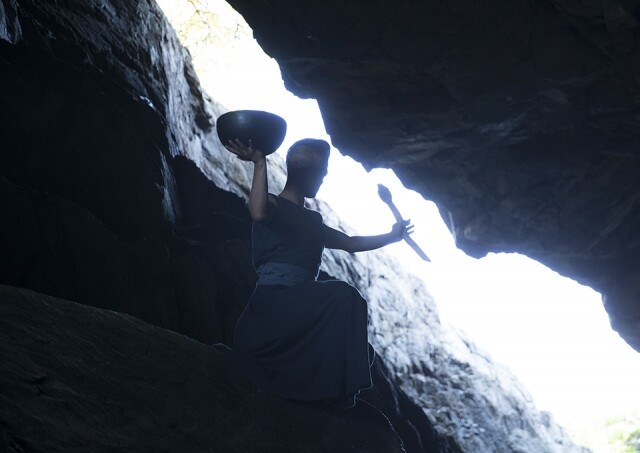 頌缽專輯《聲音原本》部分照片在鶴咀山洞拍攝
