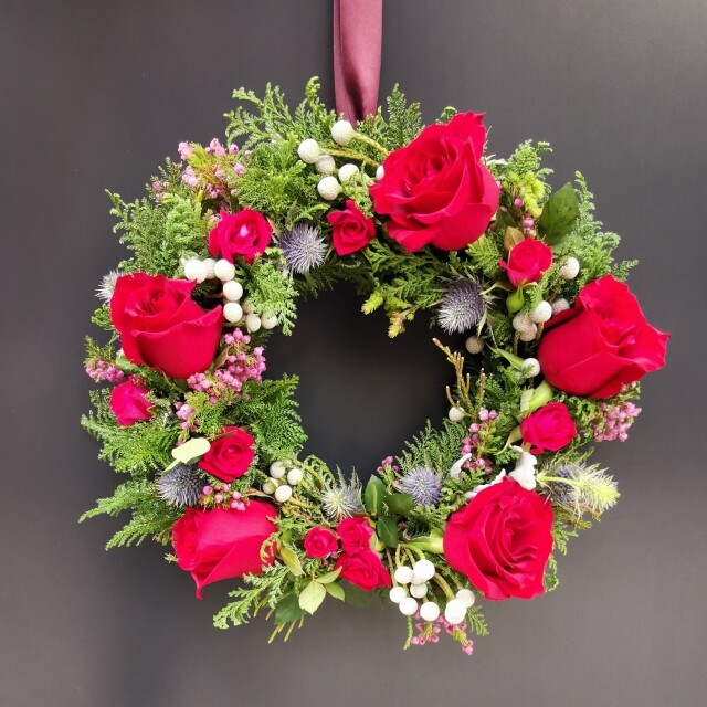 中環歌賦街小店 Wreath Studio 特別推出了情人節限定版花環，而 Wreath Studio 更是本地少見以專製花環的花店