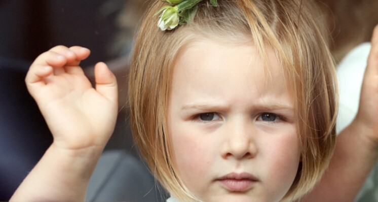 淘氣英女王小孫女Mia Tindall比Princess Charlotte夏洛特公主更搶鏡？一起認識英國皇室的小萌妹米婭廷德爾！