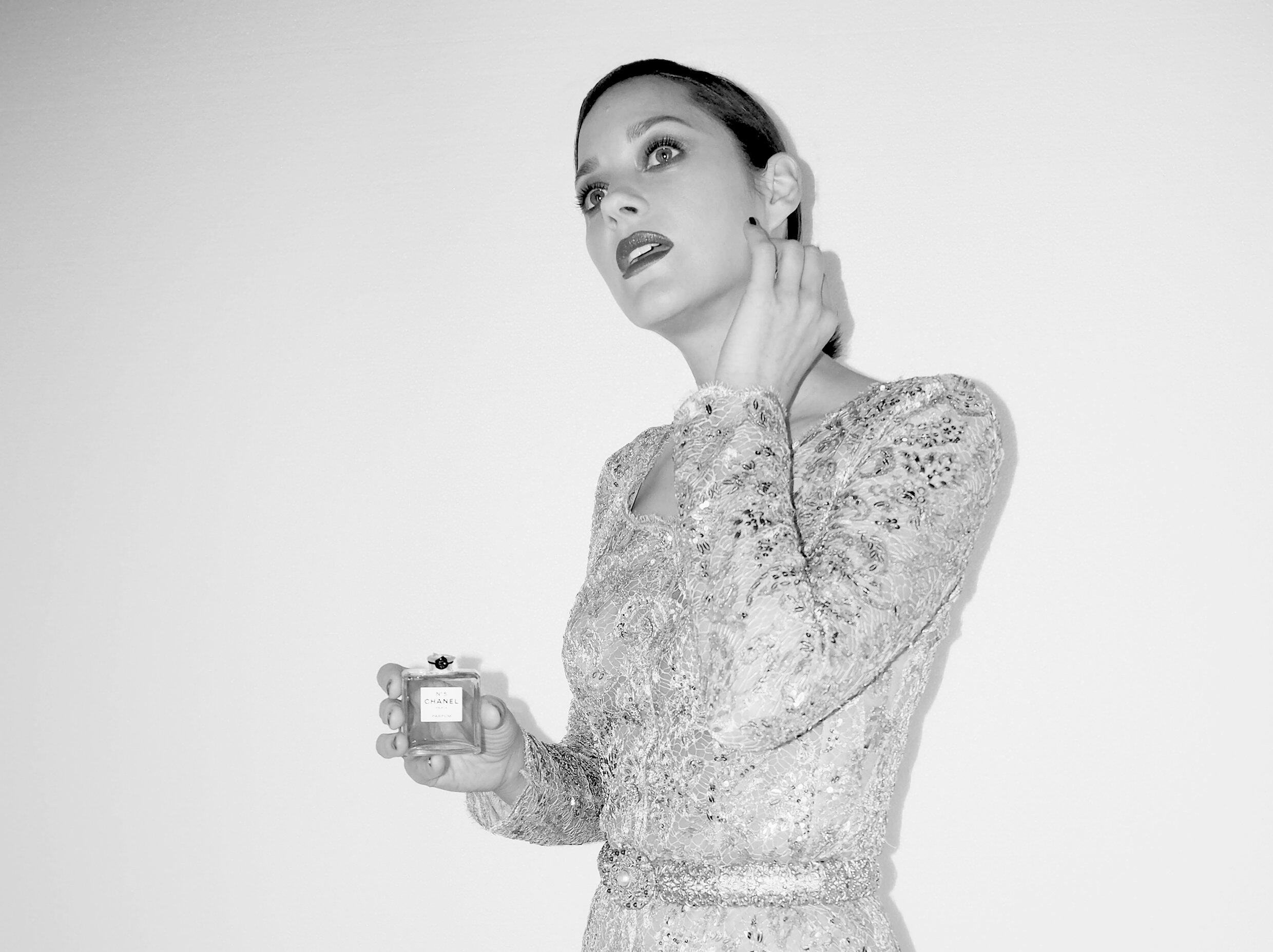 Marion Cotillard 承傳法國女人的優雅浪漫，Chanel N°5 不止是香水更是藝術品！