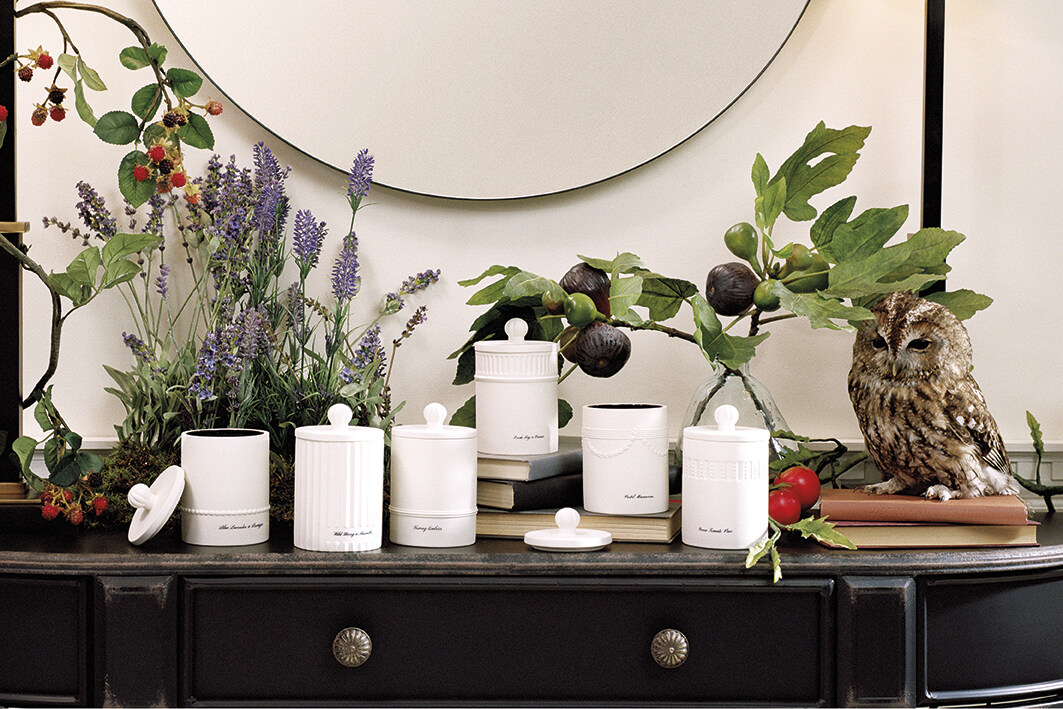 Jo Malone London 的 Townhouse 白瓷工藝居室系列，靈感源自品牌位於倫敦 Gloucester Place 52 號的 Townhouse 總部