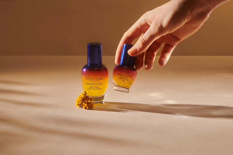L’Occitane 全新升級蠟菊煥活雙效精華讓你的肌膚在秋季也變得的柔軟和水潤飽滿 L’Occitane 全新升級蠟菊煥活雙效精華讓你的肌膚在秋季也變得的柔軟和水潤飽滿