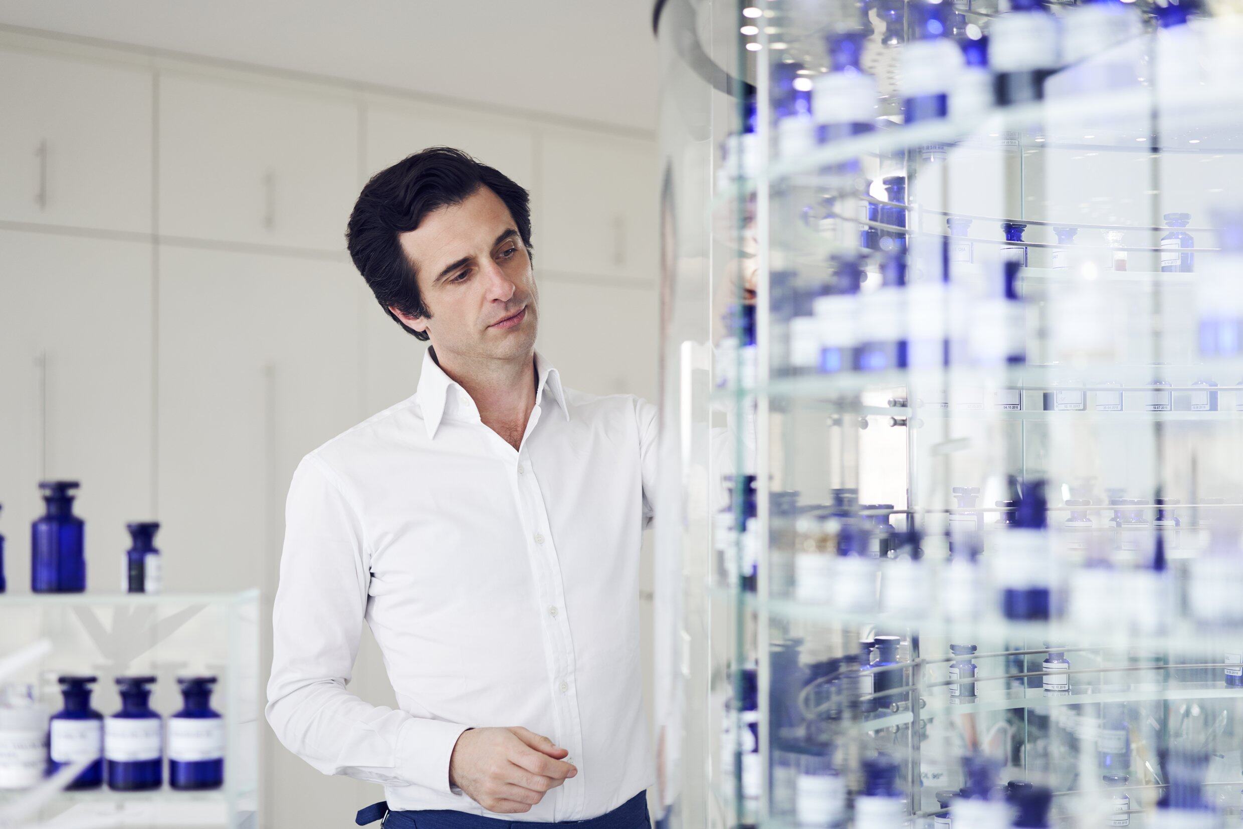 CHANEL 調香師 Olivier Polge 指:「除了LES EXCLUSIFS DE CHANEL 系列的 BEIGE、GARDÉNIA 或 N°5 外,從未出現過一支像 GABRIELLE CHANEL 香水般集合了多種花卉香味的濃郁花香香水。 CHANEL 調香師 Olivier Polge 指:「除了LES EXCLUSIFS DE CHANEL 系列的 BEIGE、GARDÉNIA 或 N°5 外,從未出現過一支像 GABRIELLE CHANEL 香水般集合了多種花卉香味的濃郁花香香水。