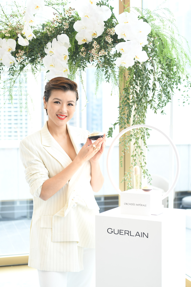 全城名媛見證GUERLAIN的平衡美學!御庭蘭花極緻全效修護精華油 全城名媛見證GUERLAIN的平衡美學!御庭蘭花極緻全效修護精華油
