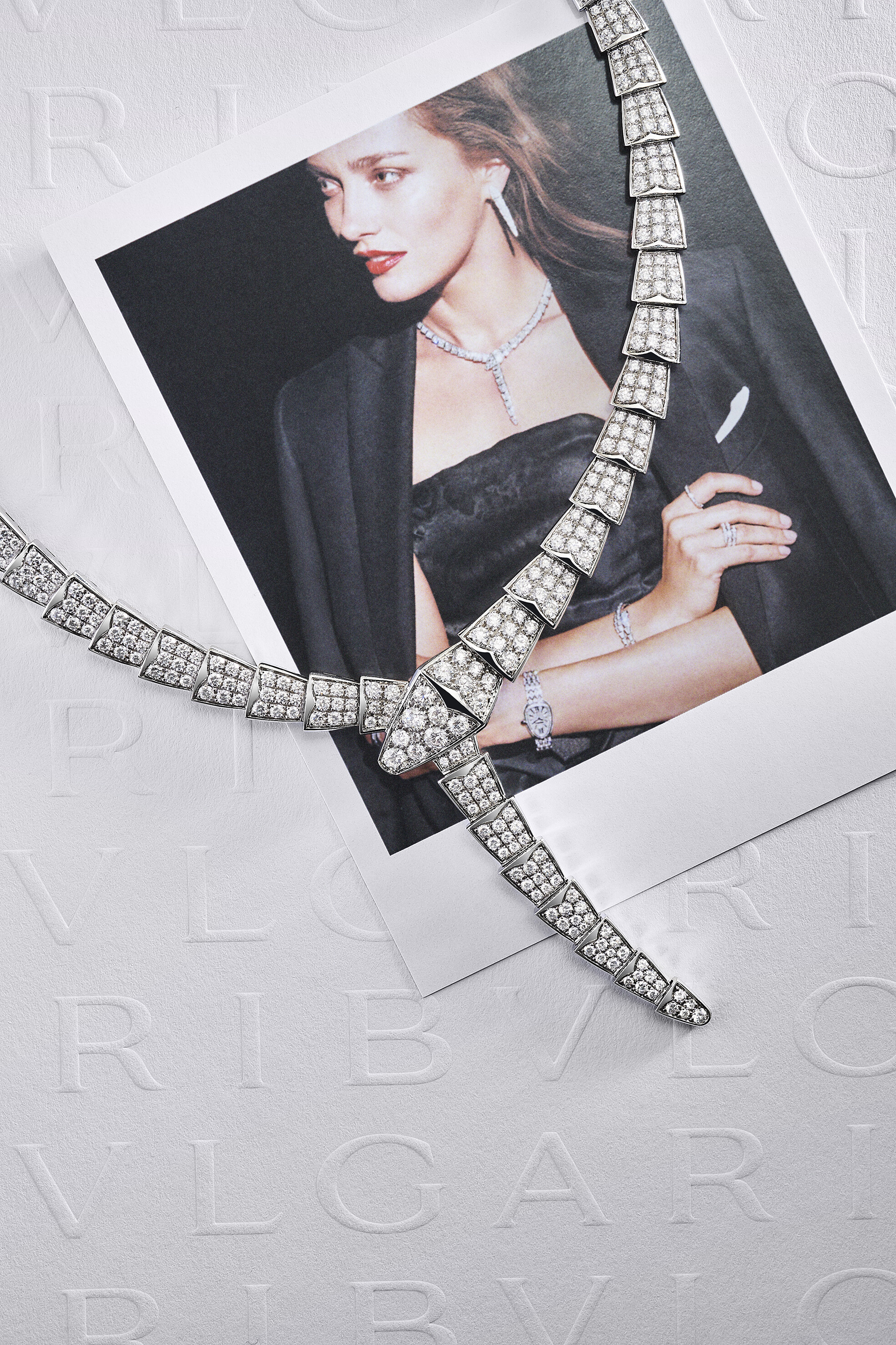 Bvlgari 經典的 Serpenti 靈蛇設計。