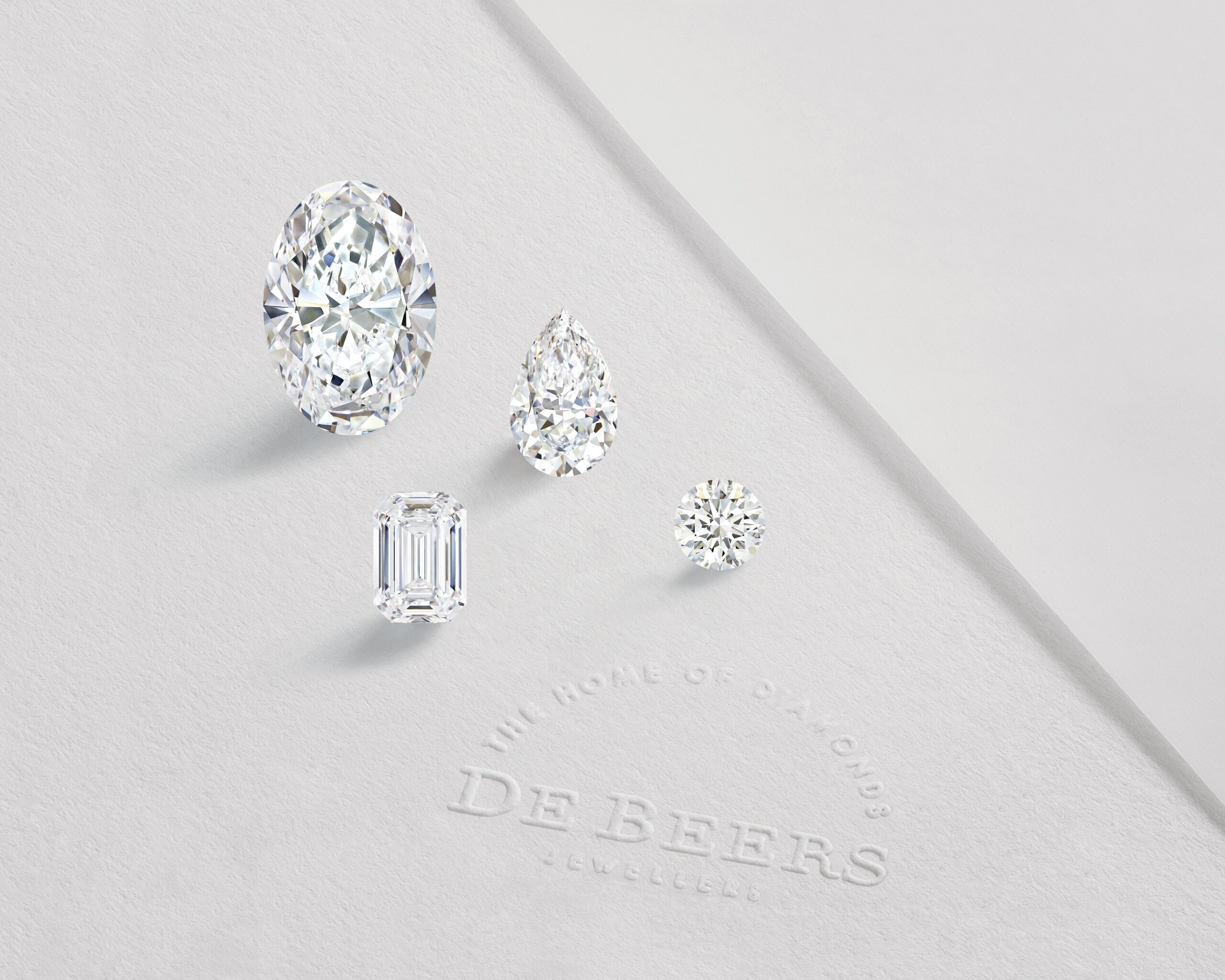 若你以自然為美,時尚博主推薦採用天然美鑽的DE BEERS「The 1888 Master Diamonds 系列」 若你以自然為美,時尚博主推薦採用天然美鑽的DE BEERS「The 1888 Master Diamonds 系列」