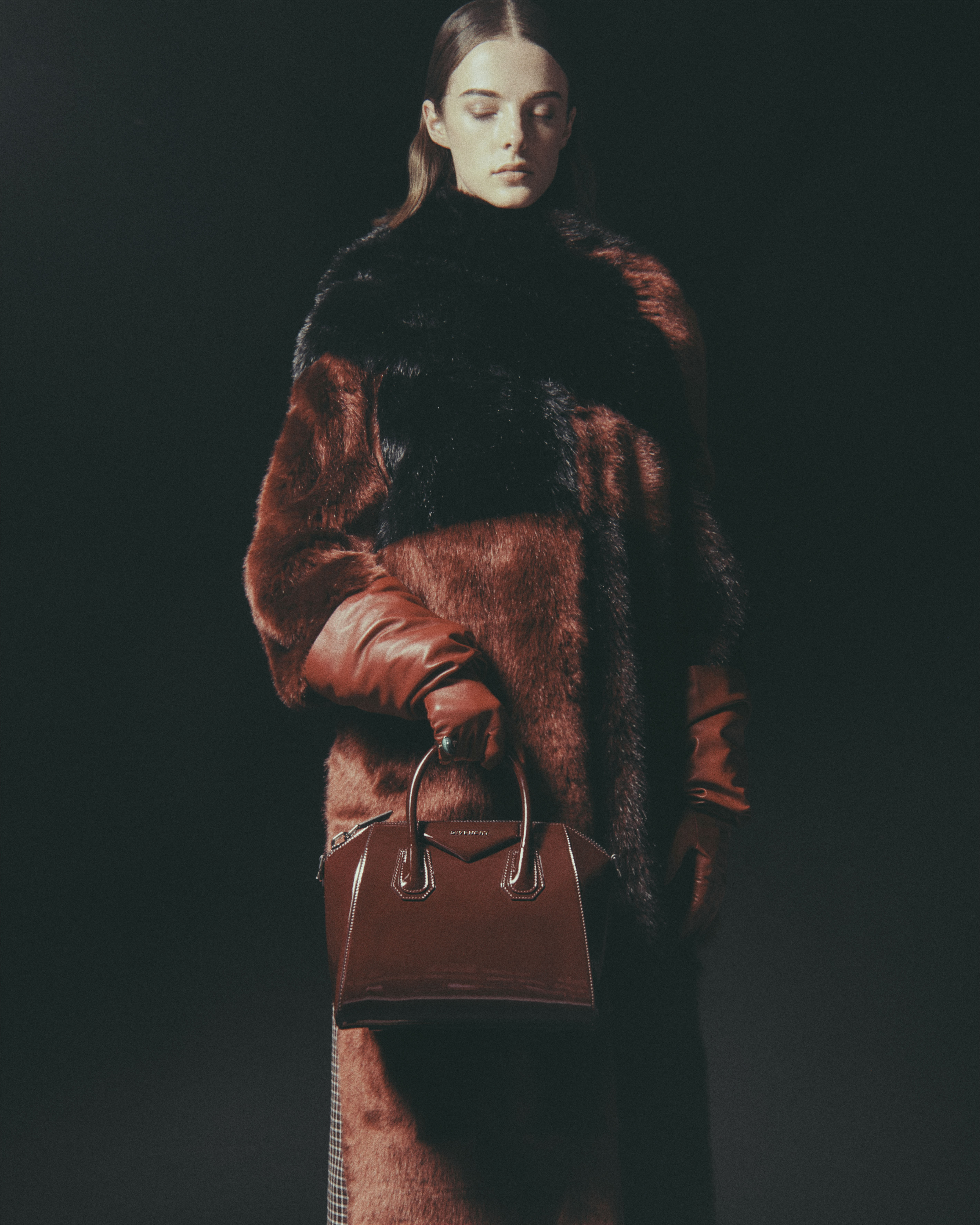 Givenchy 十年歷程:延續 Antigona 手袋剛柔魅力 Givenchy 十年歷程:延續 Antigona 手袋剛柔魅力