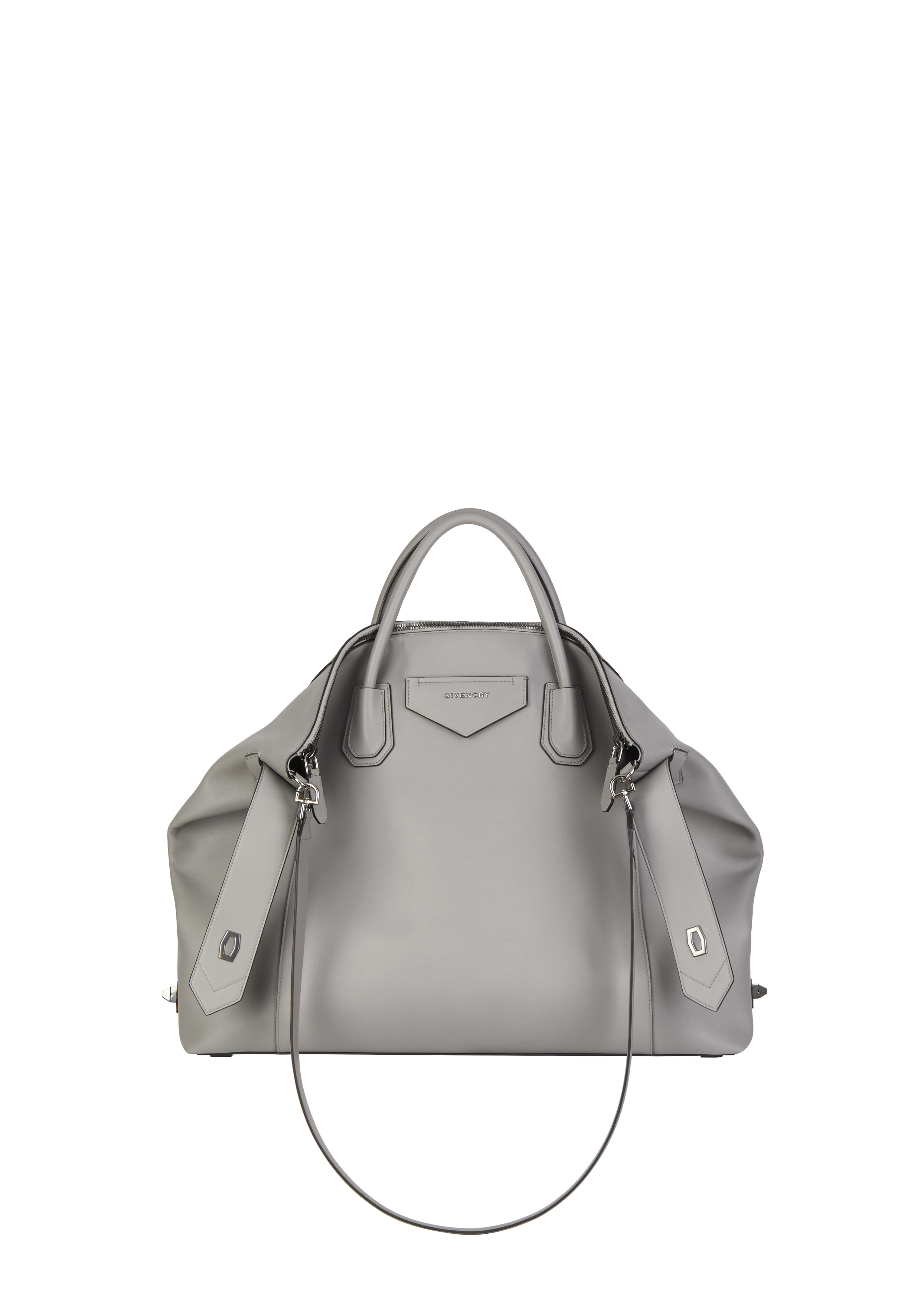 Givenchy 十年歷程:延續 Antigona 手袋剛柔魅力 Givenchy 十年歷程:延續 Antigona 手袋剛柔魅力