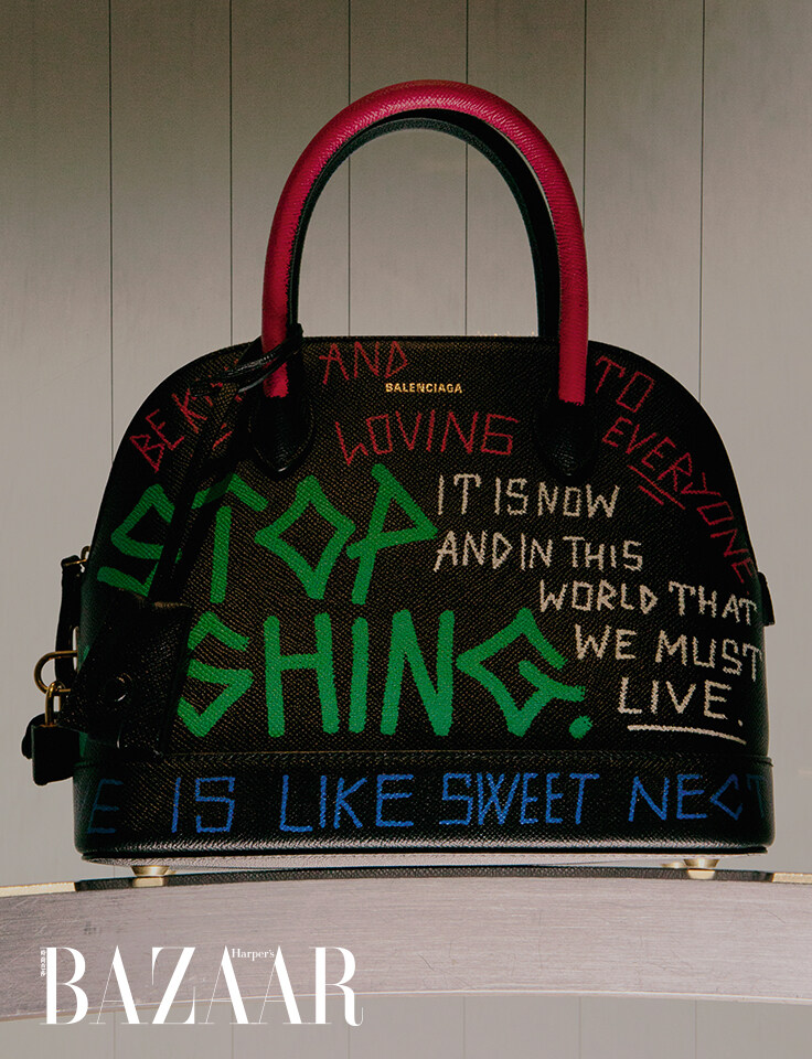 BALENCIAGA 手繪圖案皮革手挽袋。