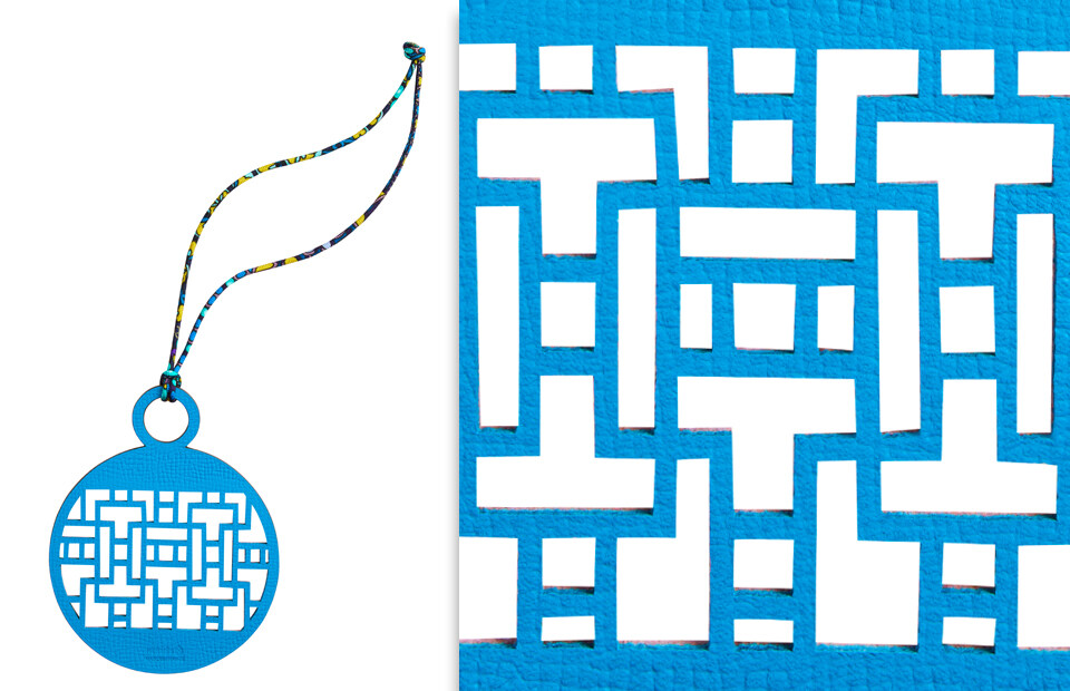 Hermès 鏤空雕花門吊飾中西合壁 Hermès 鏤空雕花門吊飾中西合壁