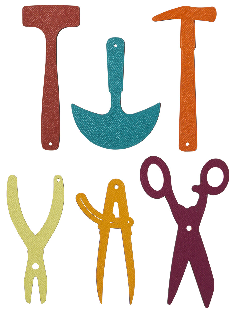 以 Hermès 匠人工具作靈感的皮革吊飾 以 Hermès 匠人工具作靈感的皮革吊飾