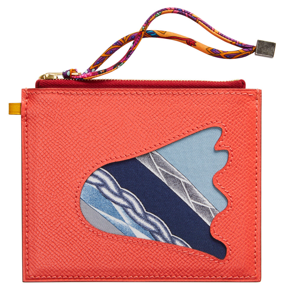 Hermès 散紙包以小牛皮與印花真絲布料製成 Hermès 散紙包以小牛皮與印花真絲布料製成