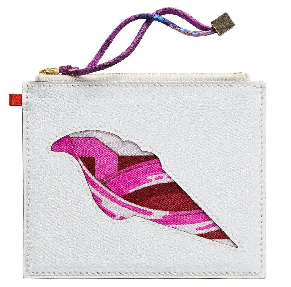 Hermès 散紙包以小牛皮與印花真絲布料製成